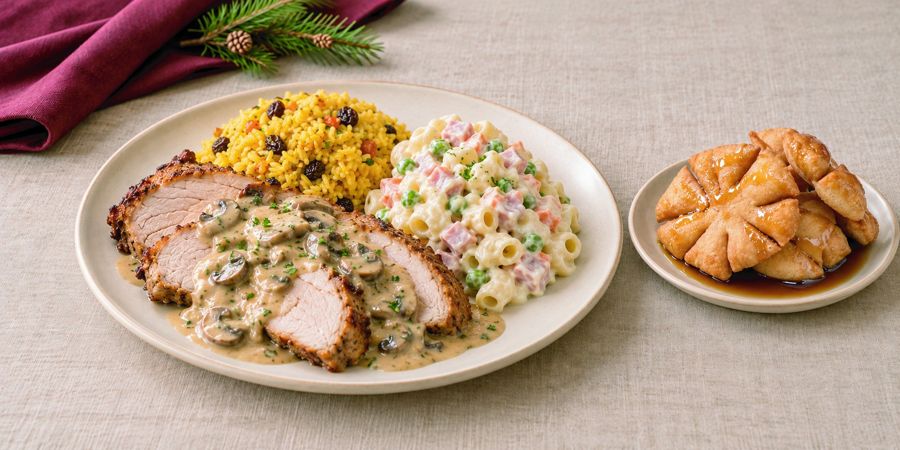 Pernil en salsa de champiñones, arroz amarillo con pasas, ensalada de pasta y jamón y pristiños con miel